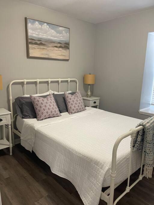 The Bernice - 2 Bedroom Apt In Quilt Town, Usa Hamilton Εξωτερικό φωτογραφία