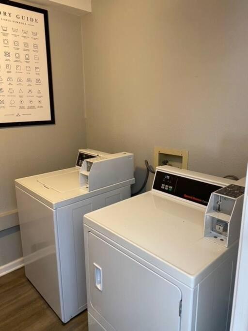 The Bernice - 2 Bedroom Apt In Quilt Town, Usa Hamilton Εξωτερικό φωτογραφία