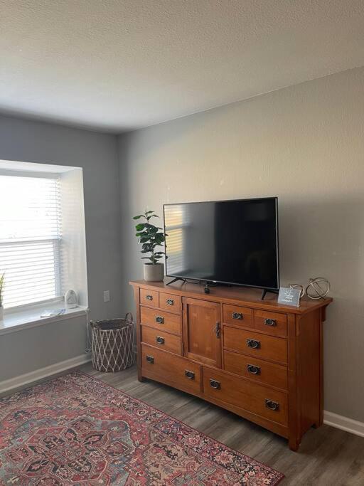 The Bernice - 2 Bedroom Apt In Quilt Town, Usa Hamilton Εξωτερικό φωτογραφία